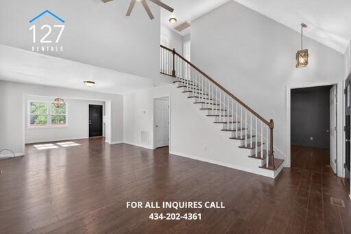 Building Photo - Beautiful 3 bedroom 2.5 bath!
