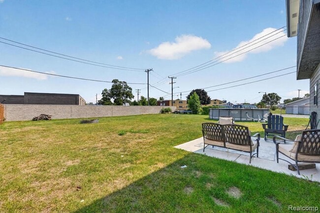 Building Photo - 25760 Groveland St