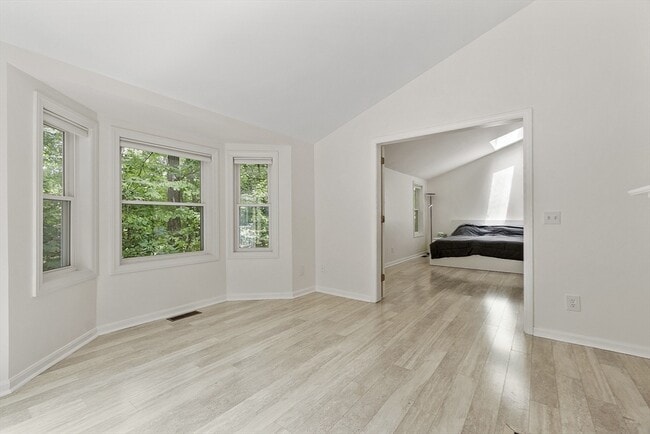 Building Photo - 5 Maple Ridge Dr