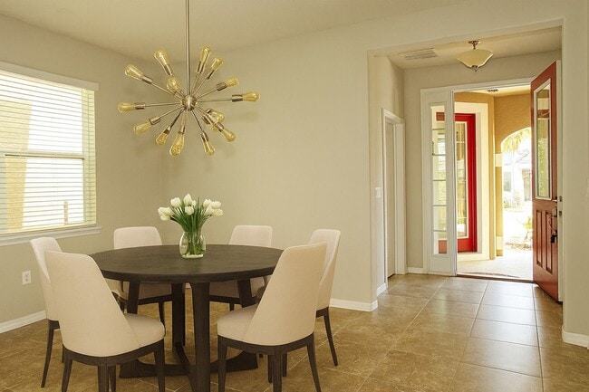 Building Photo - Beautiful 4 bed 3 bath w/loft, 2 story hom...