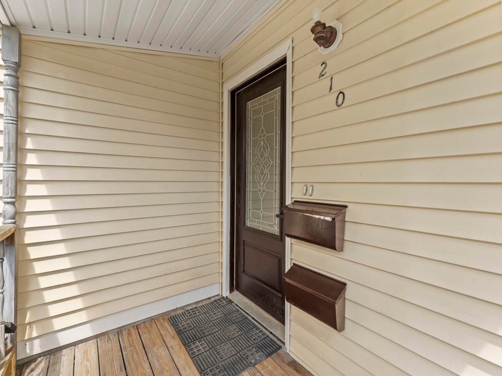 Building Photo - 210 Raymond Rd