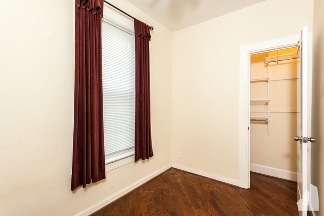 Building Photo - 2 bedroom in Chicago IL 60647