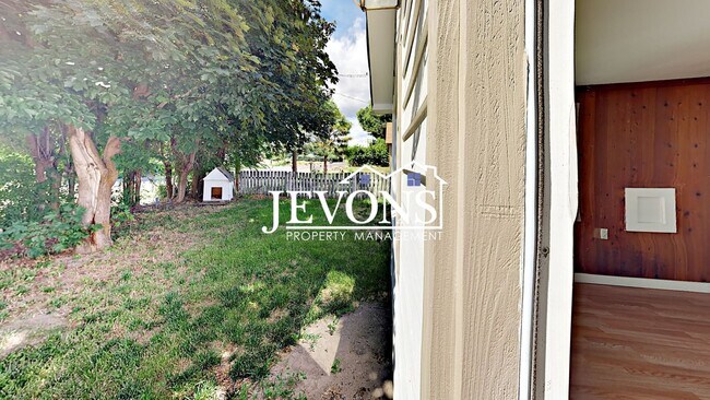 Building Photo - Pet-friendly single-family home in Tieton ...