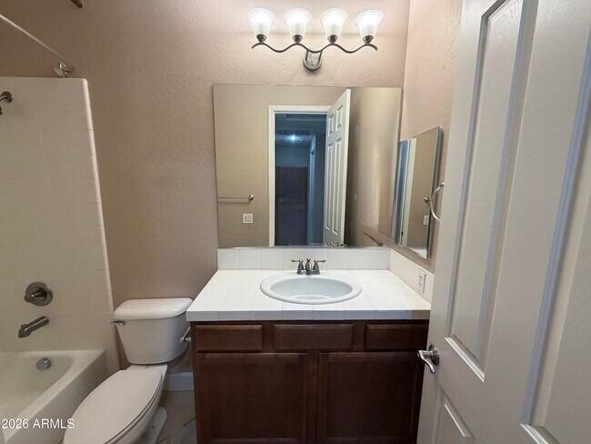 Building Photo - 421 W Wisteria Pl