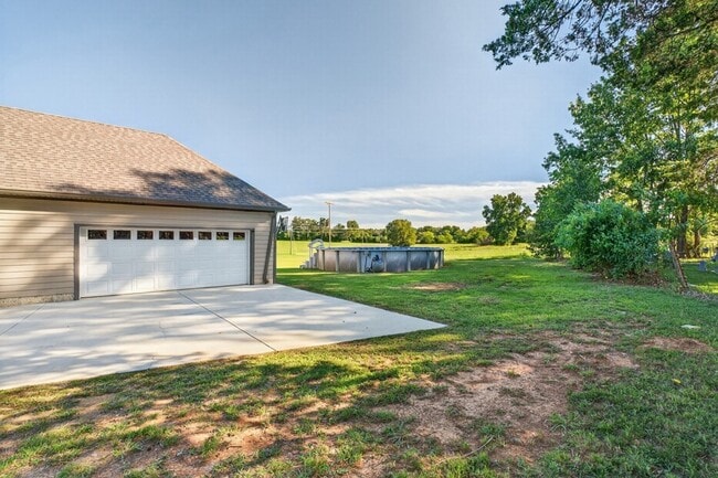 Building Photo - 3019 Cambridge Ct