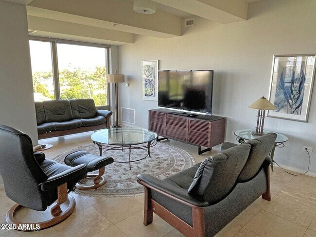 Building Photo - 7117 E Rancho Vista Dr