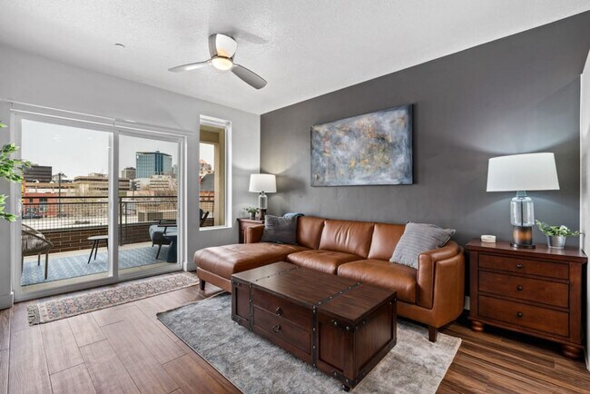 Building Photo - 380 S 400 E