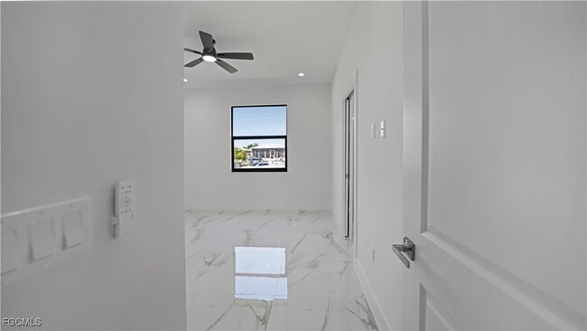 Building Photo - 123 Ichabod Ave