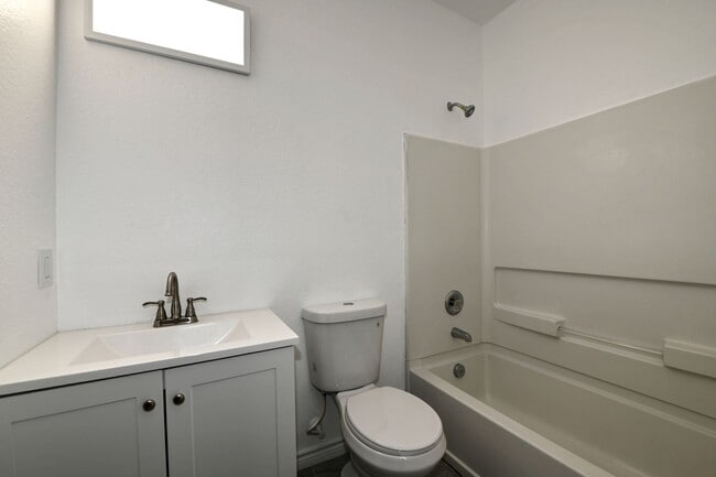 Building Photo - 5 bed | 3 bath | Corner lot | Fully remode...