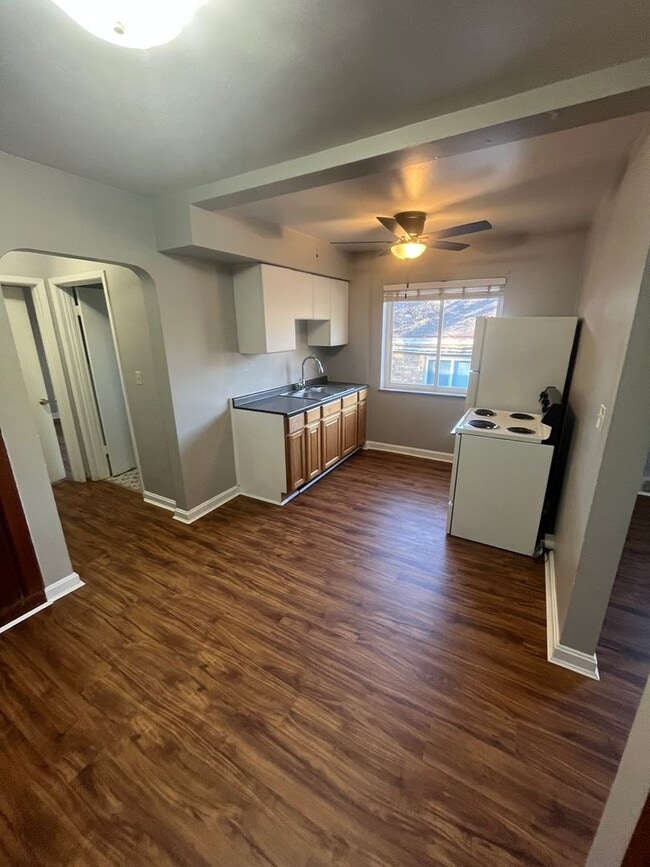 Building Photo - 10915 Main St