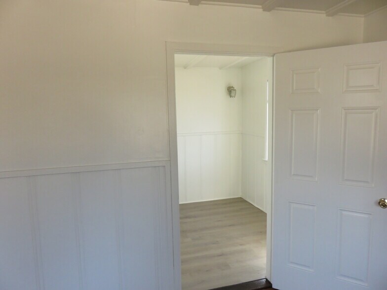 Building Photo - 2694 N Frederic St