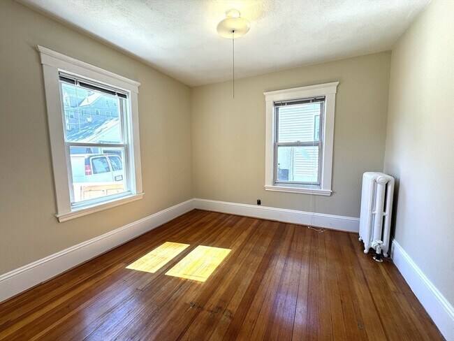 Building Photo - 20 Hunnewell Ave