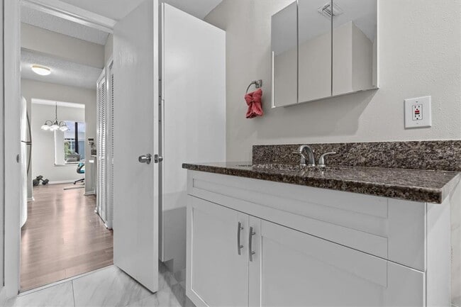 Building Photo - 386 Moorings Cove Dr