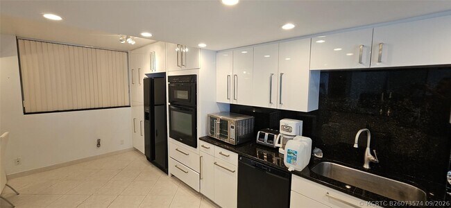Building Photo - 2575 S Ocean Blvd