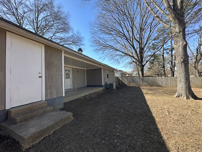 Building Photo - 8230 Shallow Glen Trl Cordova, TN 38016