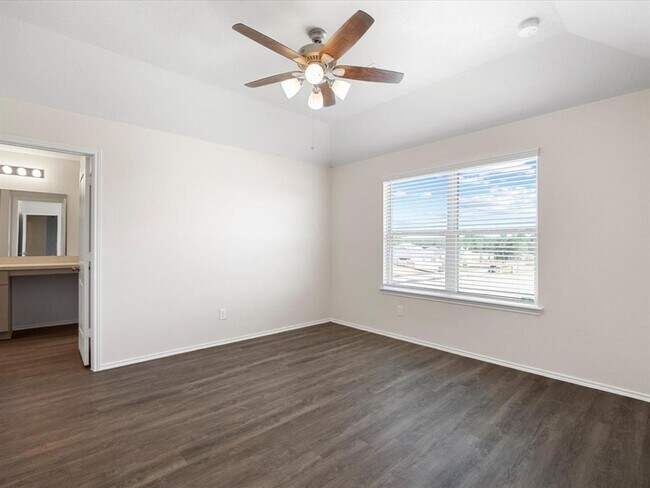 Building Photo - 25441 Carnation Ct