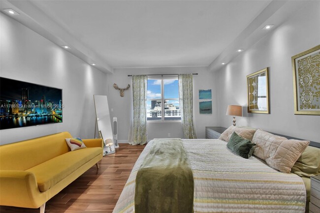 Building Photo - 9225 Collins Ave