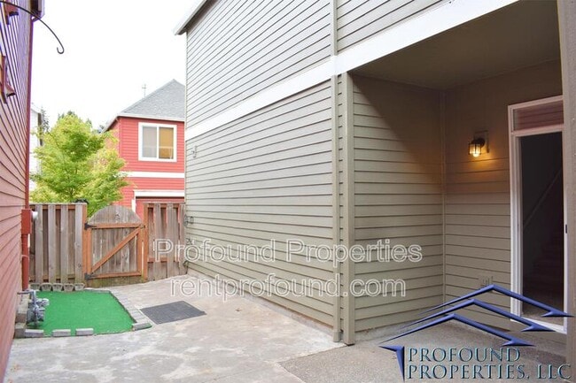 Building Photo - 6055 SW 208th Pl