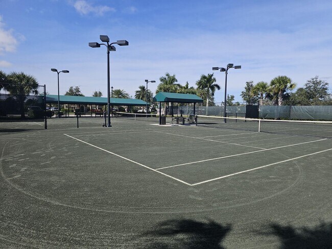 Building Photo - 758 SE Courances Dr