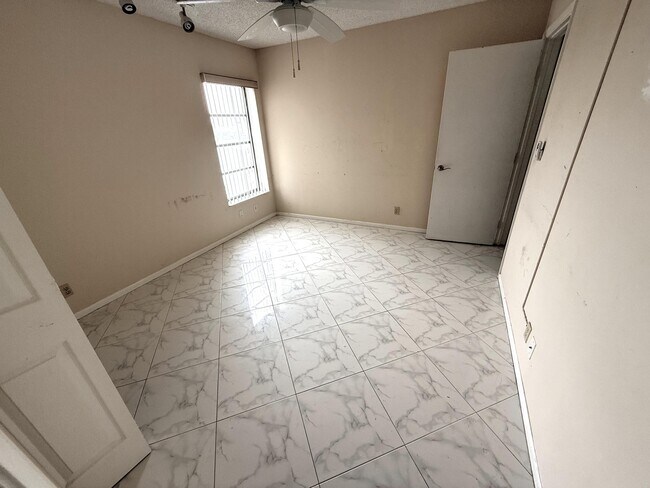 Building Photo - 7076 Huntington Ln