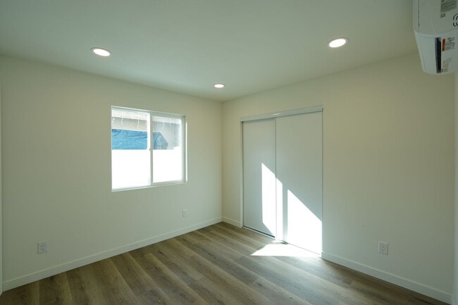 Building Photo - 1600 E Columbia Ave