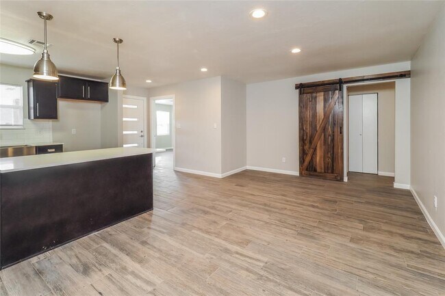Building Photo - 5107 N Miller Pl