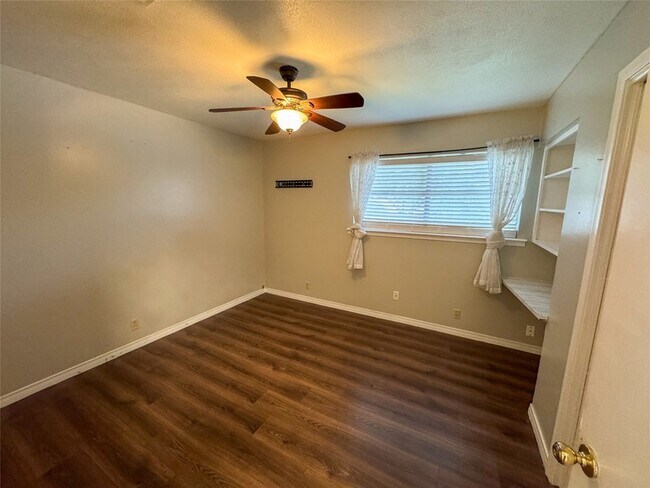 Building Photo - 1213 Idlewood Dr