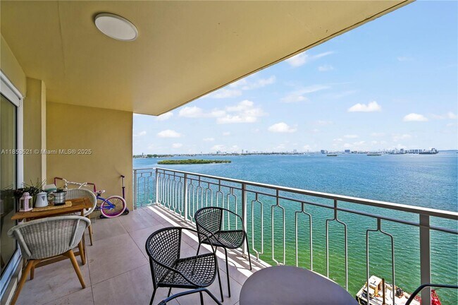 Building Photo - 11111 Biscayne Blvd