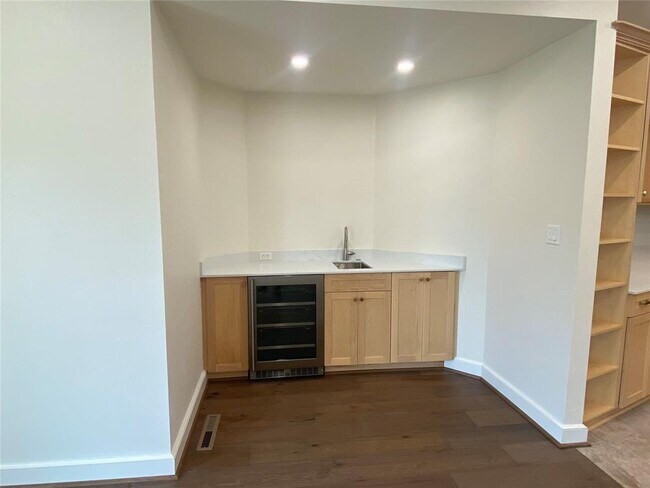 Building Photo - 1114 Sherwood Ln