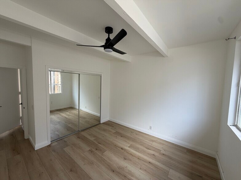 Building Photo - 224 43rd St