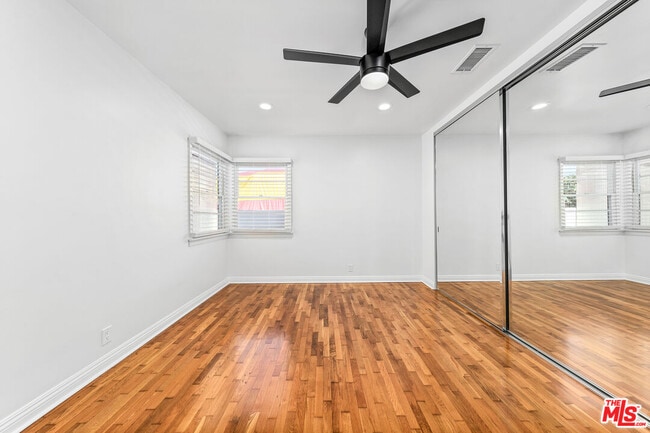 Building Photo - 4221 Stewart Ave