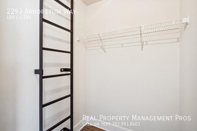 Building Photo - 2293 Arboretum Wy