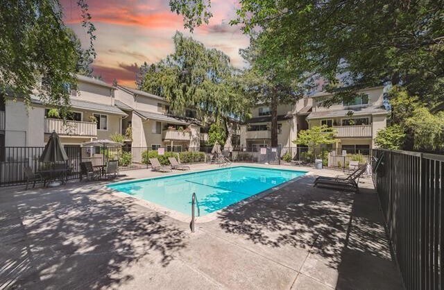 Building Photo - 2724 Oak Rd