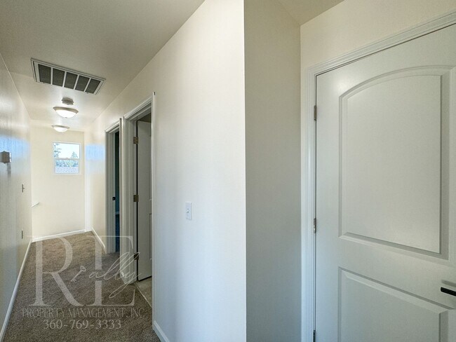 Building Photo - SUPERSIZED 5-Bd HOME