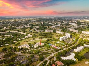 Building Photo - 3500 Oaks Clubhouse Dr