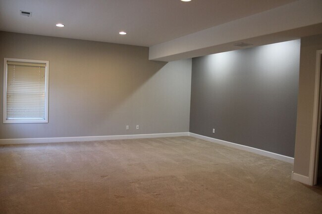 Building Photo - 8236 Hidden Cove Ct