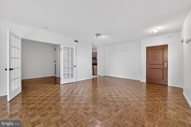 Building Photo - 7111 Woodmont Ave