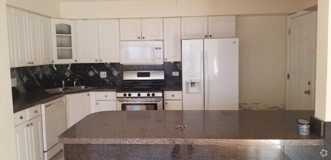 Kitchen - 10146 Hartford Ct