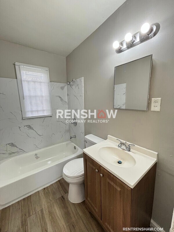 Building Photo - 1580 Hugenot St