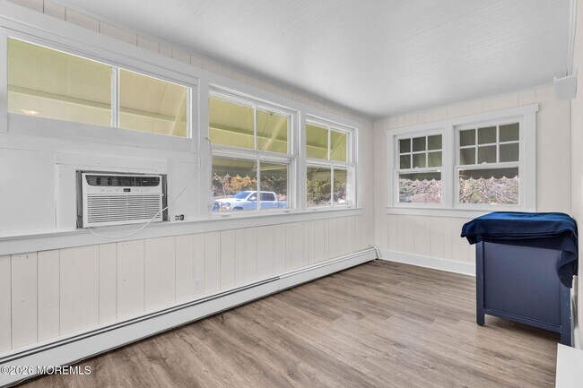 Building Photo - 633 Agnes Ave