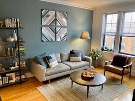 Building Photo - 1955 W Winnemac Ave