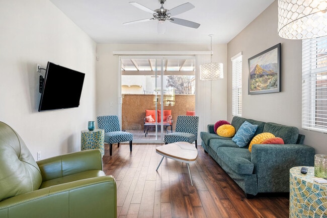 Building Photo - 520 Calle Vibrante