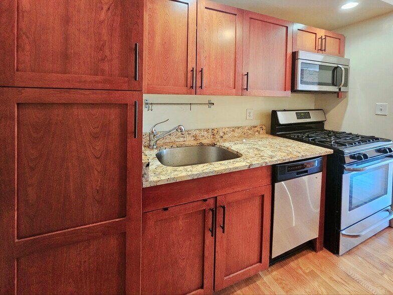 Building Photo - 81 West Cedar St