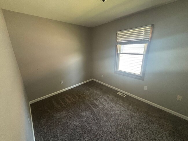 Building Photo - 3 Bedroom Home
