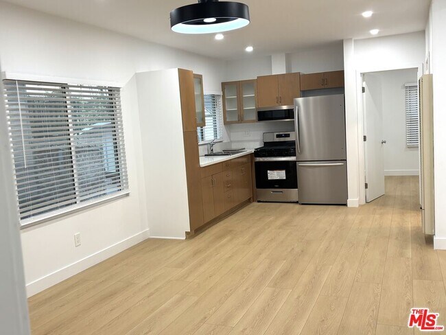 Building Photo - 2115 Venice Blvd.