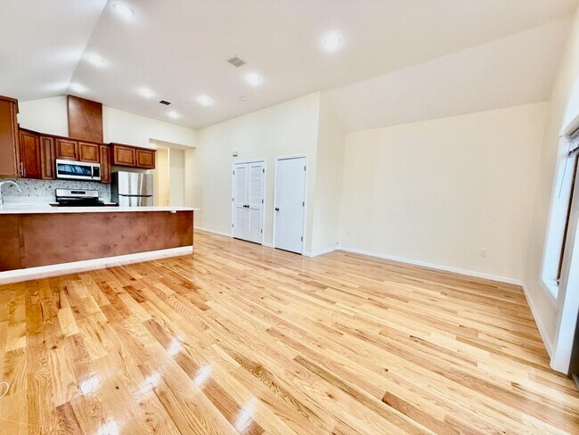 Building Photo - 91 W 20th St