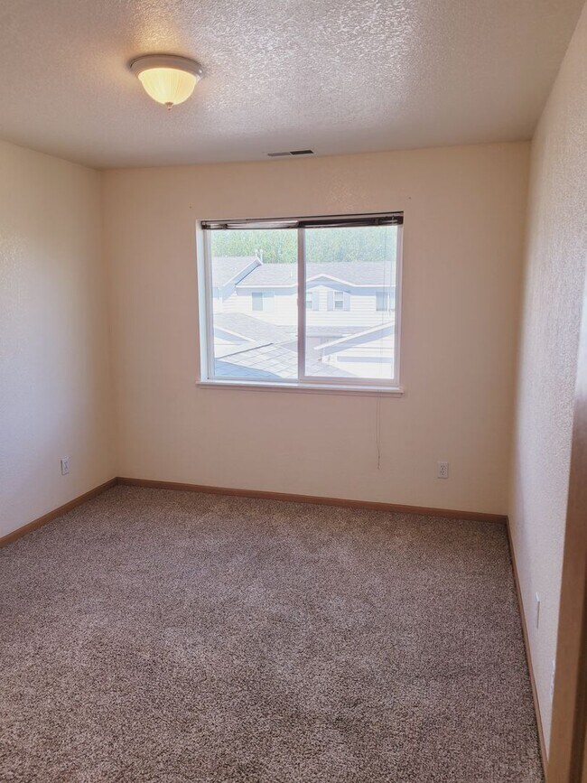 Building Photo - 2451 Daws Dr