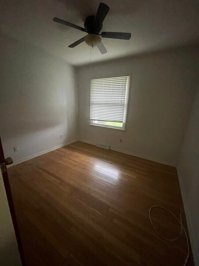 bedrooms - 1506 Tamarack Rd