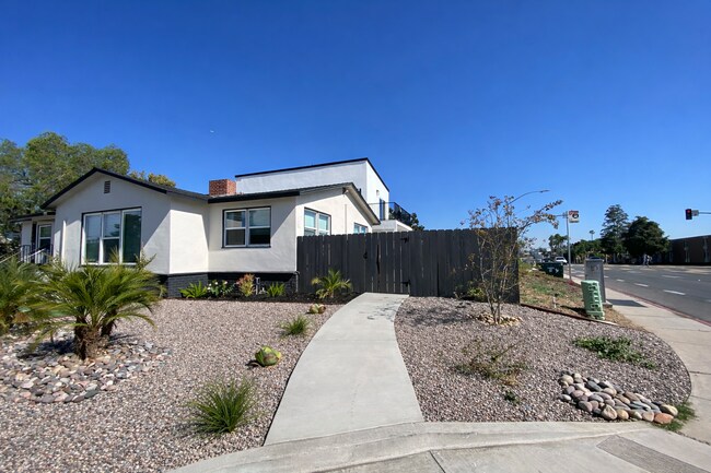 Building Photo - TV FURNISHED!! 4BD/2BA Private Yard and Off Street Parking!