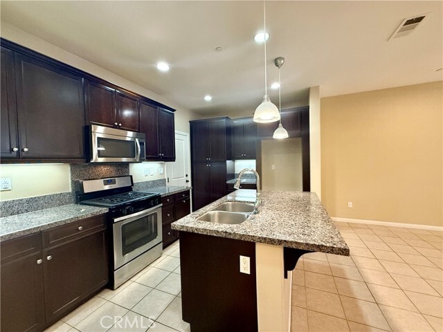 Building Photo - 467 Raya Ln